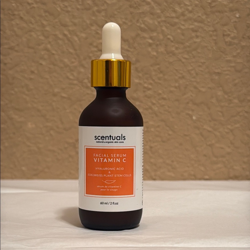 New Scentuals Vitamin C Facial Serum.  2 oz No box.  Item has never been used.